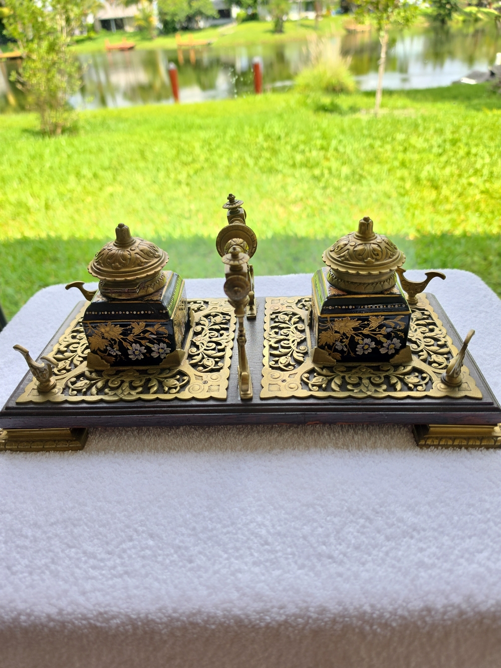 Antique double inkwell set
Enamel floral hand painted 1880-1915